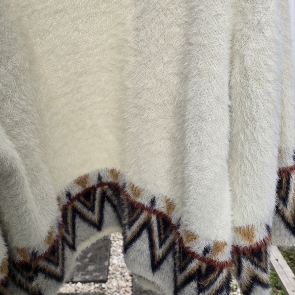 Baciano Sweater - Picture 7 of 16